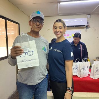 Entrega de anteojos - gafas a recicladores